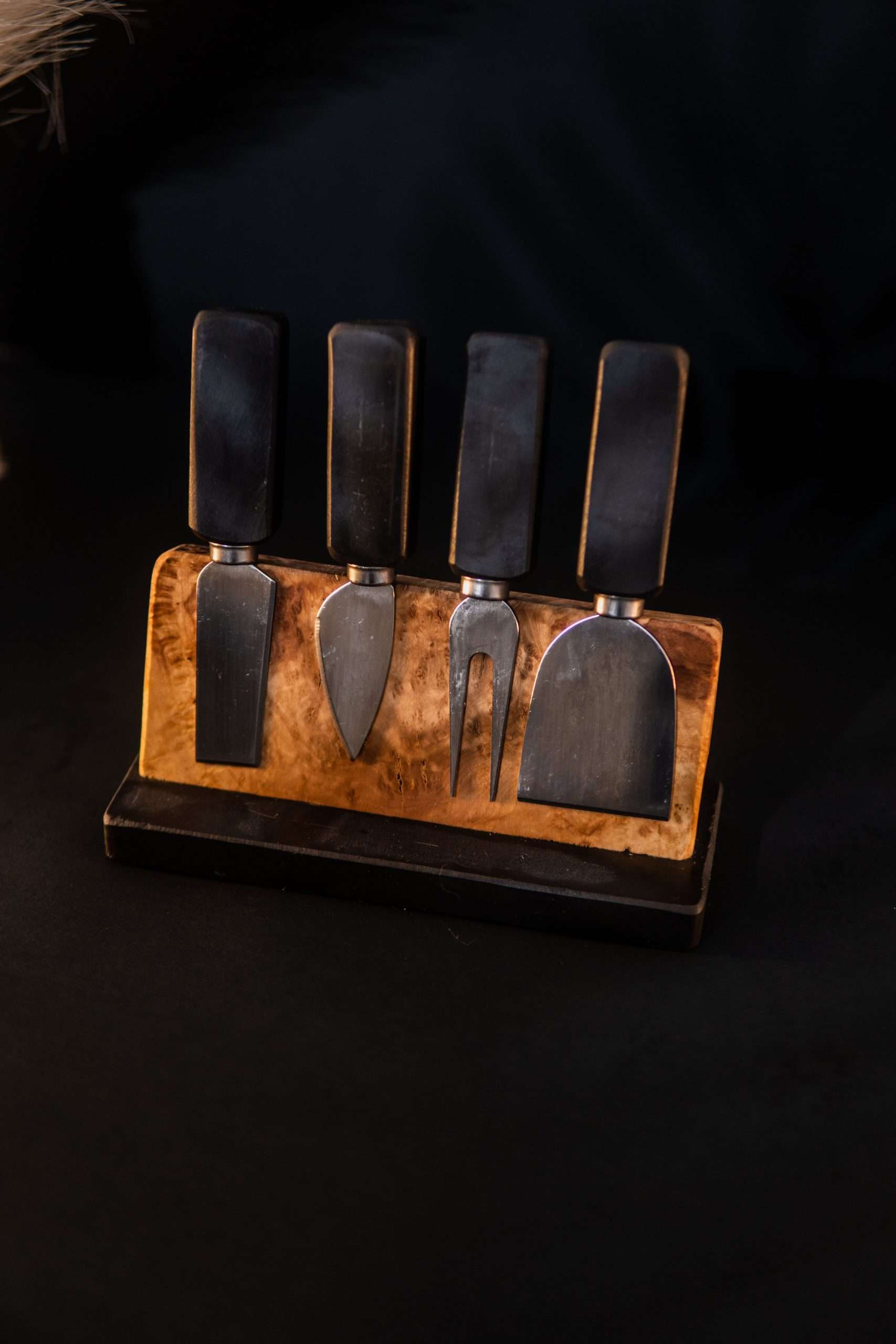 Marble and wooden knife set with magnet